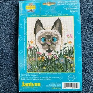Janlynn Cat with Bee on Nose  counted cross stitch kit New $10
